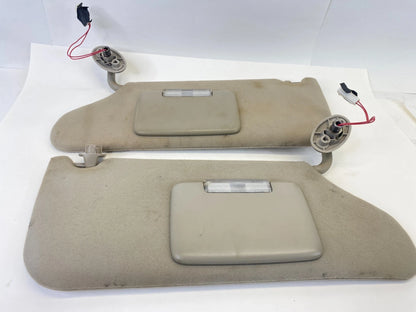 2005-2007 JEEP LIBERTY SUN VISOR PAIR SET DRIVER PASSENGER BEIGE W/ LIGHT OEM