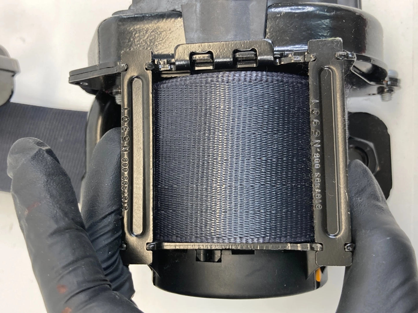 2016-2020 KIA SORENTO LEFT DRIVER SIDE SEAT BELT BUCKLE RETRACTOR ASSEMBLY OEM