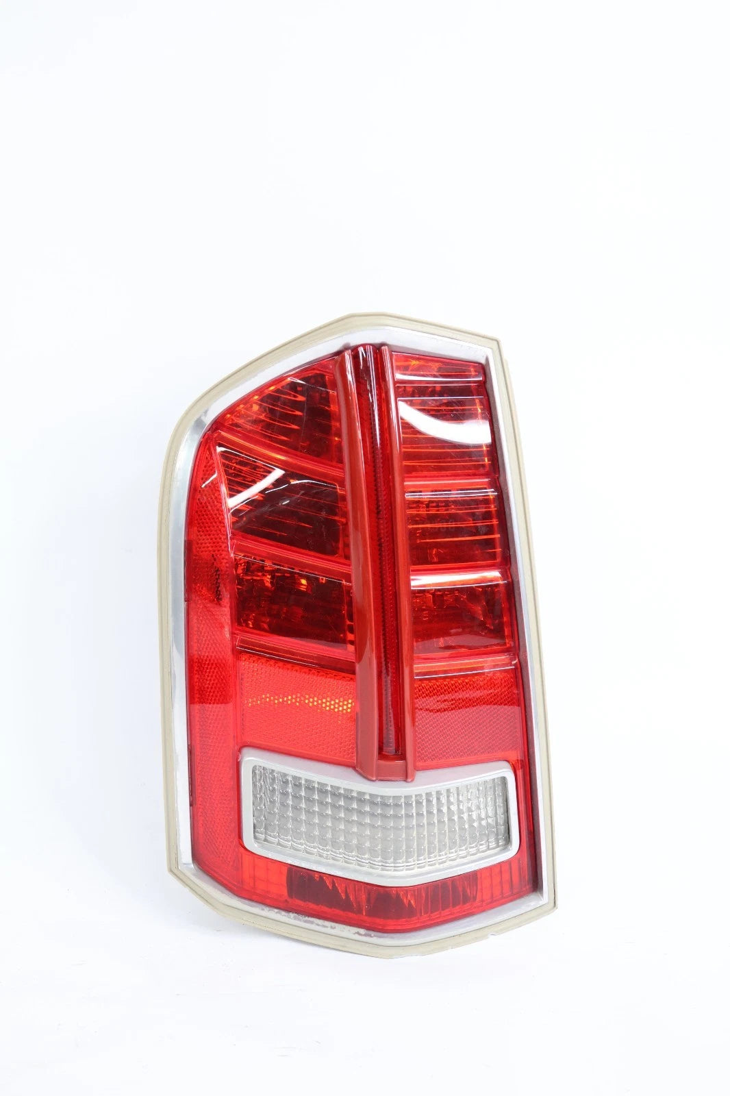 2011-2014 CHRYSLER 300 REAR LEFT DRIVER TAILLIGHT TAIL LAMP LED 68042171AE OEM