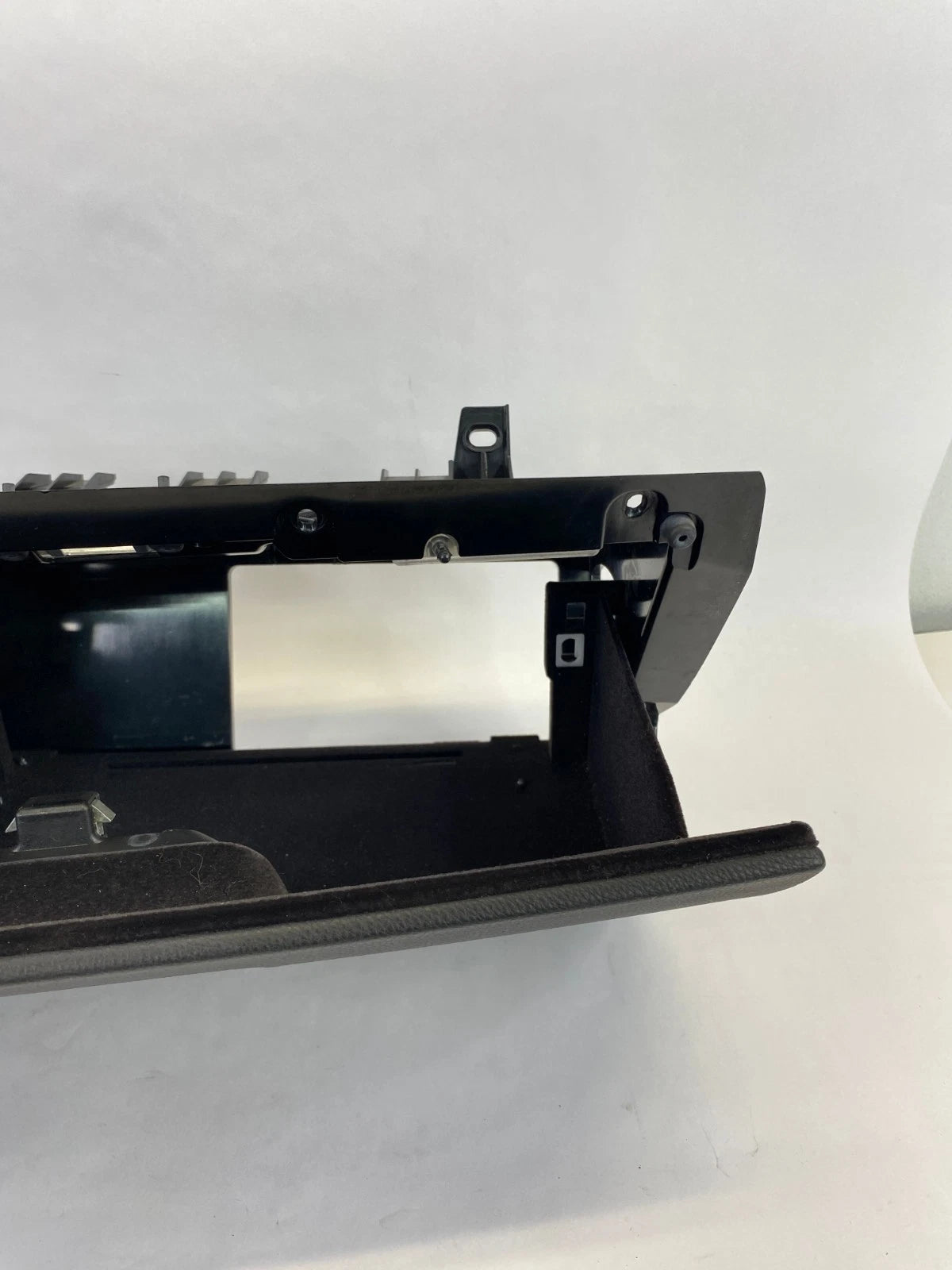 07 08 BMW 335XI GLOVE BOX STORAGE COMPARTMENT ASSEMBLY W LATCH 51167075479 OEM