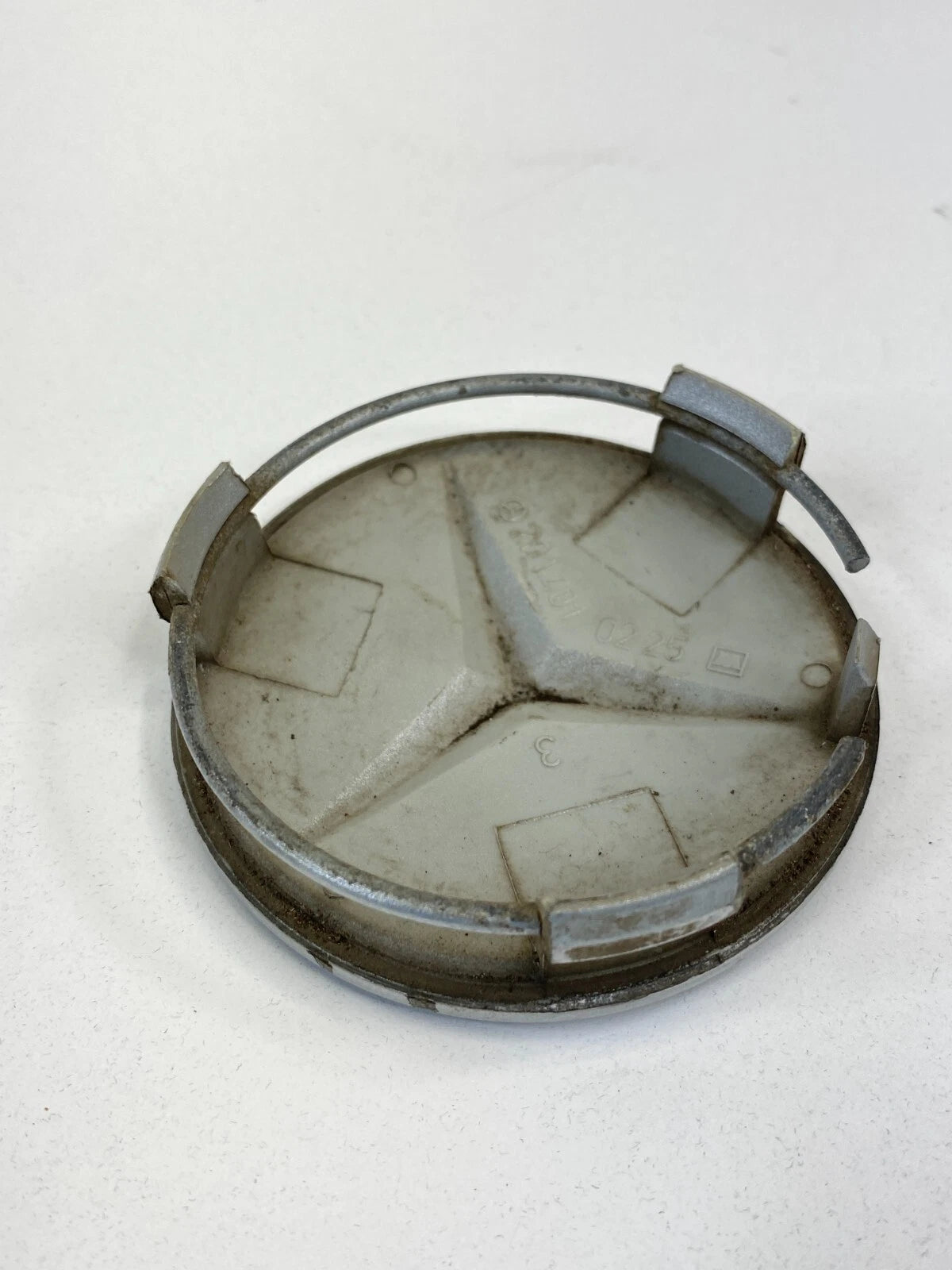 MERCEDES-BENZ RIM WHEEL CENTER CAP HUBCAP COVER SILVER 2014010225 OEM