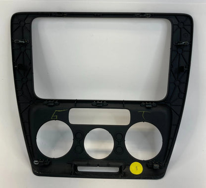 11-14 VOLKSWAGEN JETTA SEDAN DASH RADIO CLIMATE CONTROL BEZEL 5C6-858-071 OEM