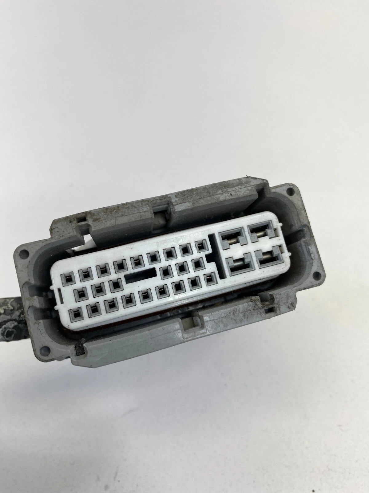 2004-2012 MITSUBISHI GALANT ES ABS ANTI LOCK BRAKE PUMP MODULE PLUG CONNECTOR