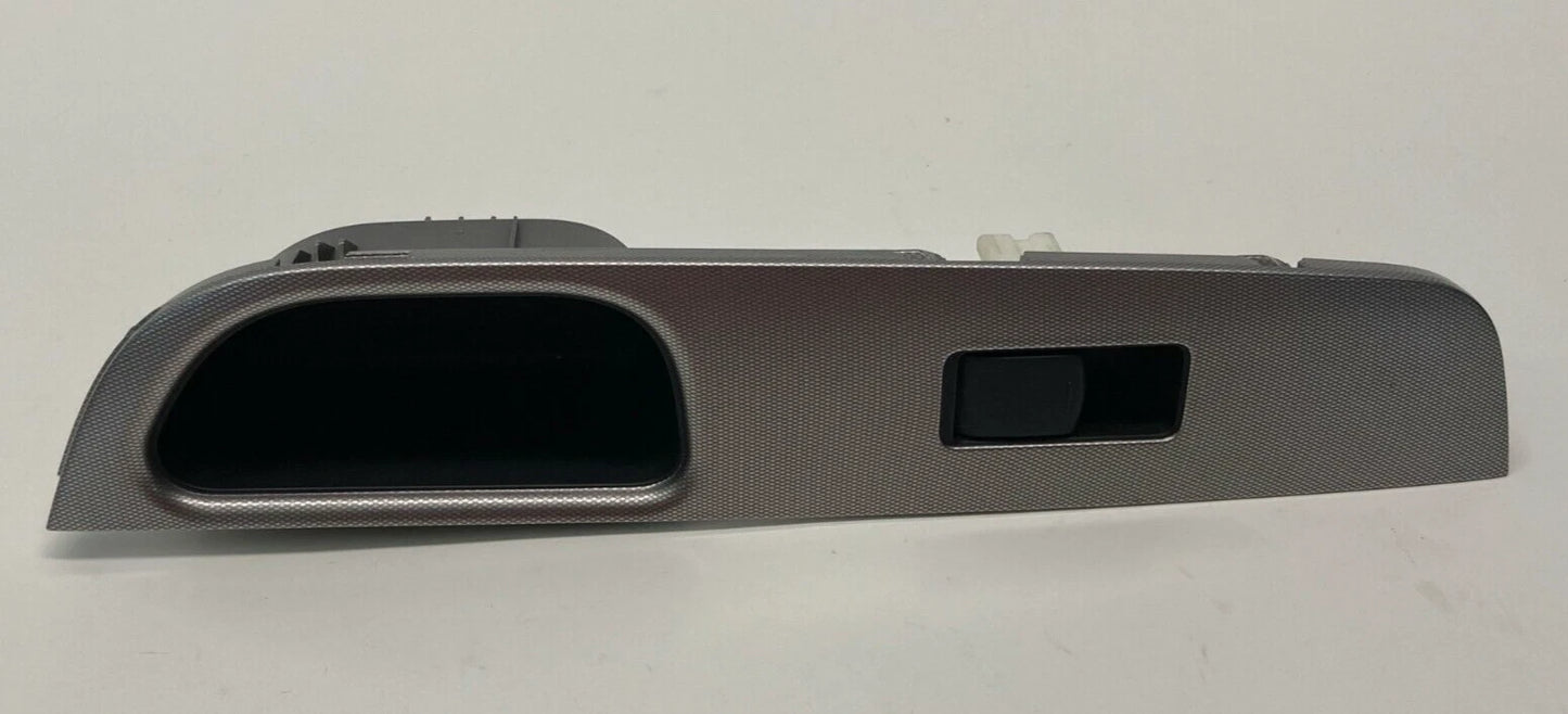 2007-2009 NISSAN VERSA REAR RIGHT PASSENGER SIDE WINDOW SWITCH BEZEL 82961EM31A