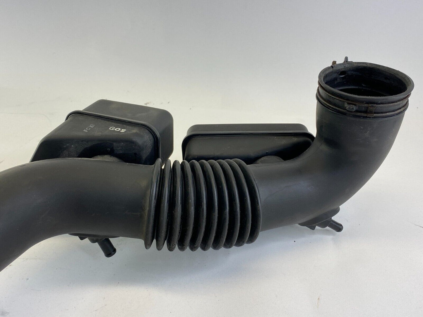 2011 2012 2013 Kia Sorento 2.4L Engine Air Cleaner Intake Hose 28140-2P200 OEM