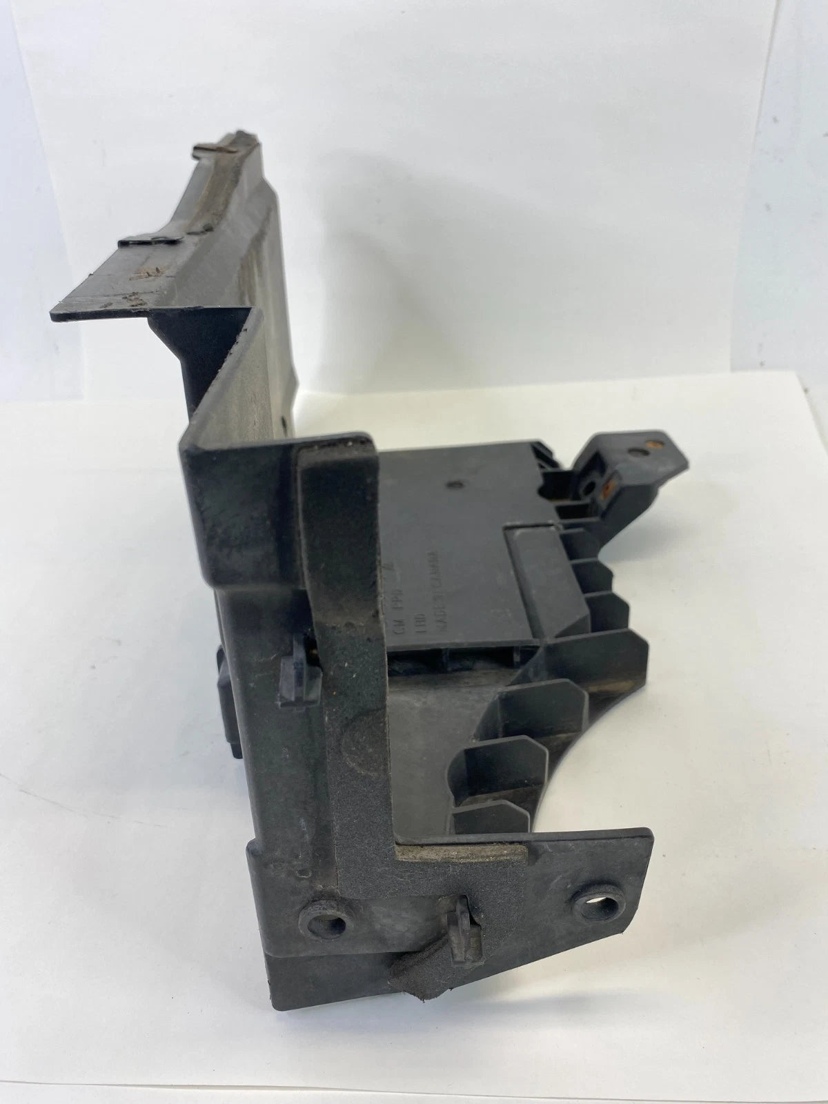 2003-2007 CADILLAC CTS 3.6L V6 A/T BATTERY SUPPORT TRAY ASSEMBLY 25783790 OEM