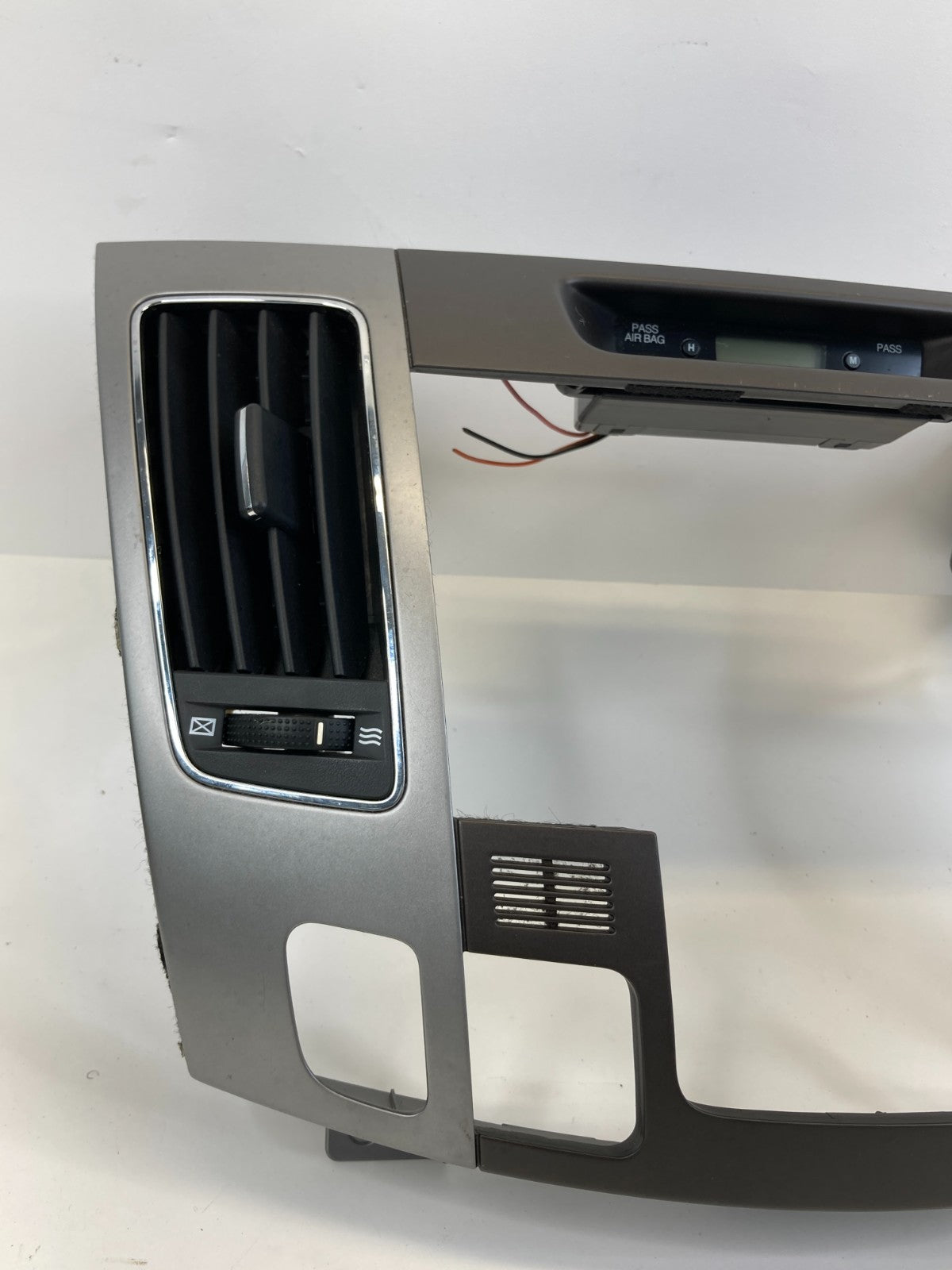 2009 2010 Hyundai Sonata Center Dash Radio Bezel W/ Air Vent Grille Duct OEM