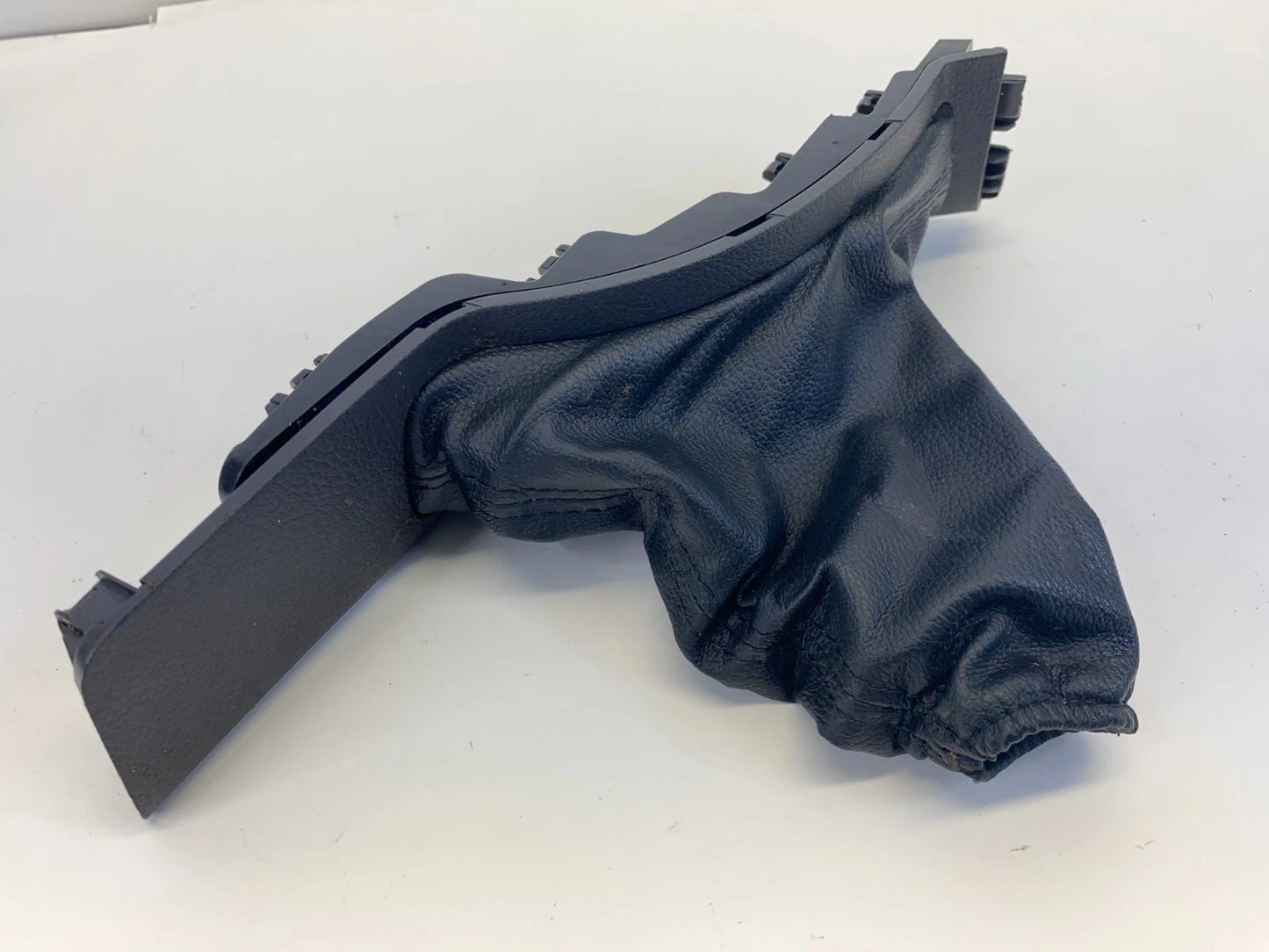 2012-2018 FORD FOCUS A/T CENTER CONSOLE SHIFTER BEZEL BOOT LEATHER BM51A061B OEM