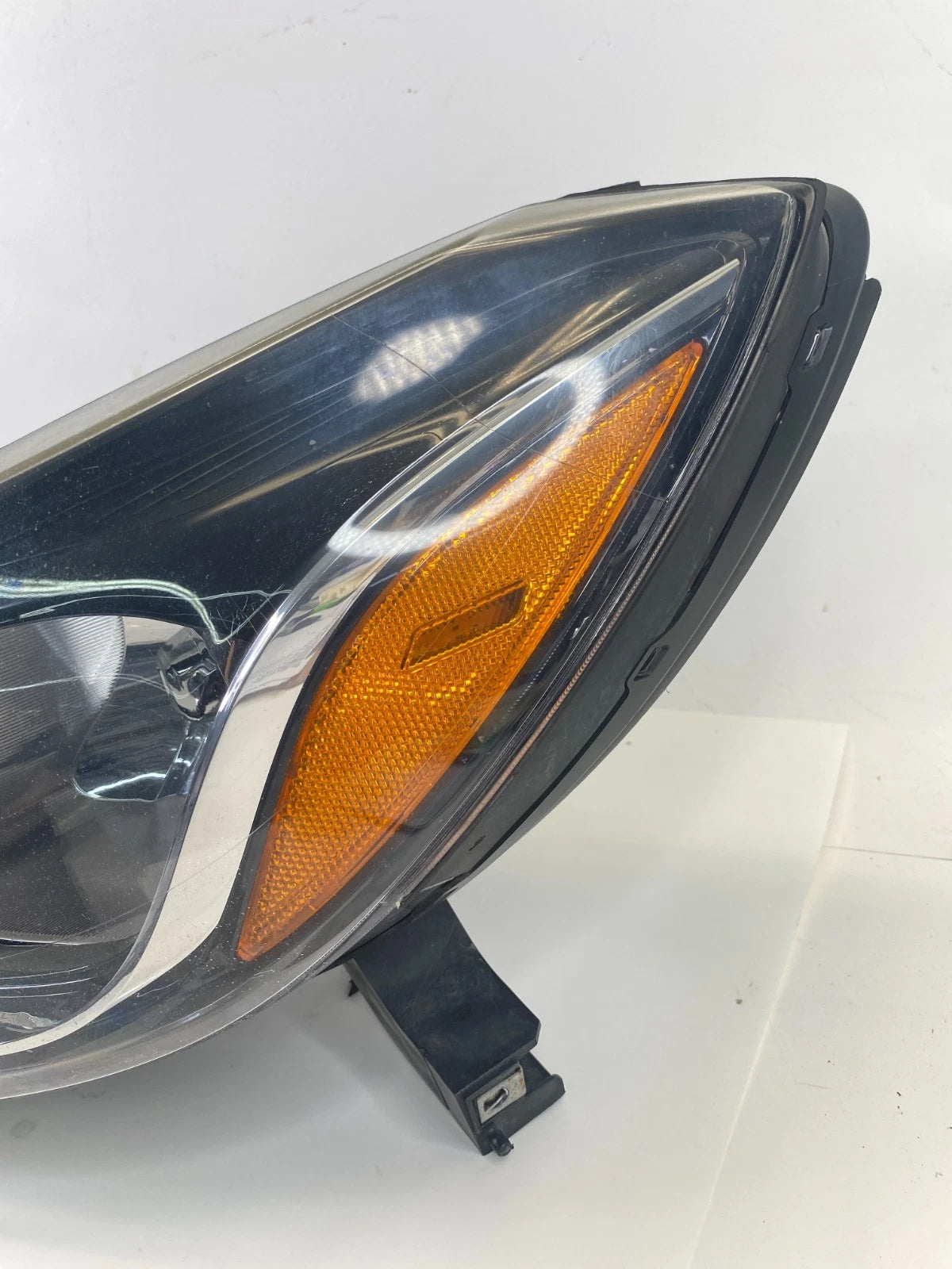 2017-2022 Chevrolet Traverse Left Driver Side Headlight Halogen Assy 42771351