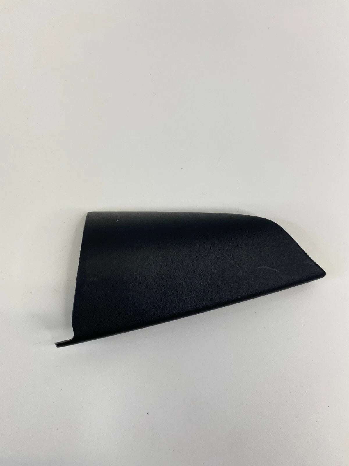 06-13 AUDI A3 FRONT RIGHT DOOR INTERIOR CORNER COVER TRIANGLE TRIM 8P4-857-506
