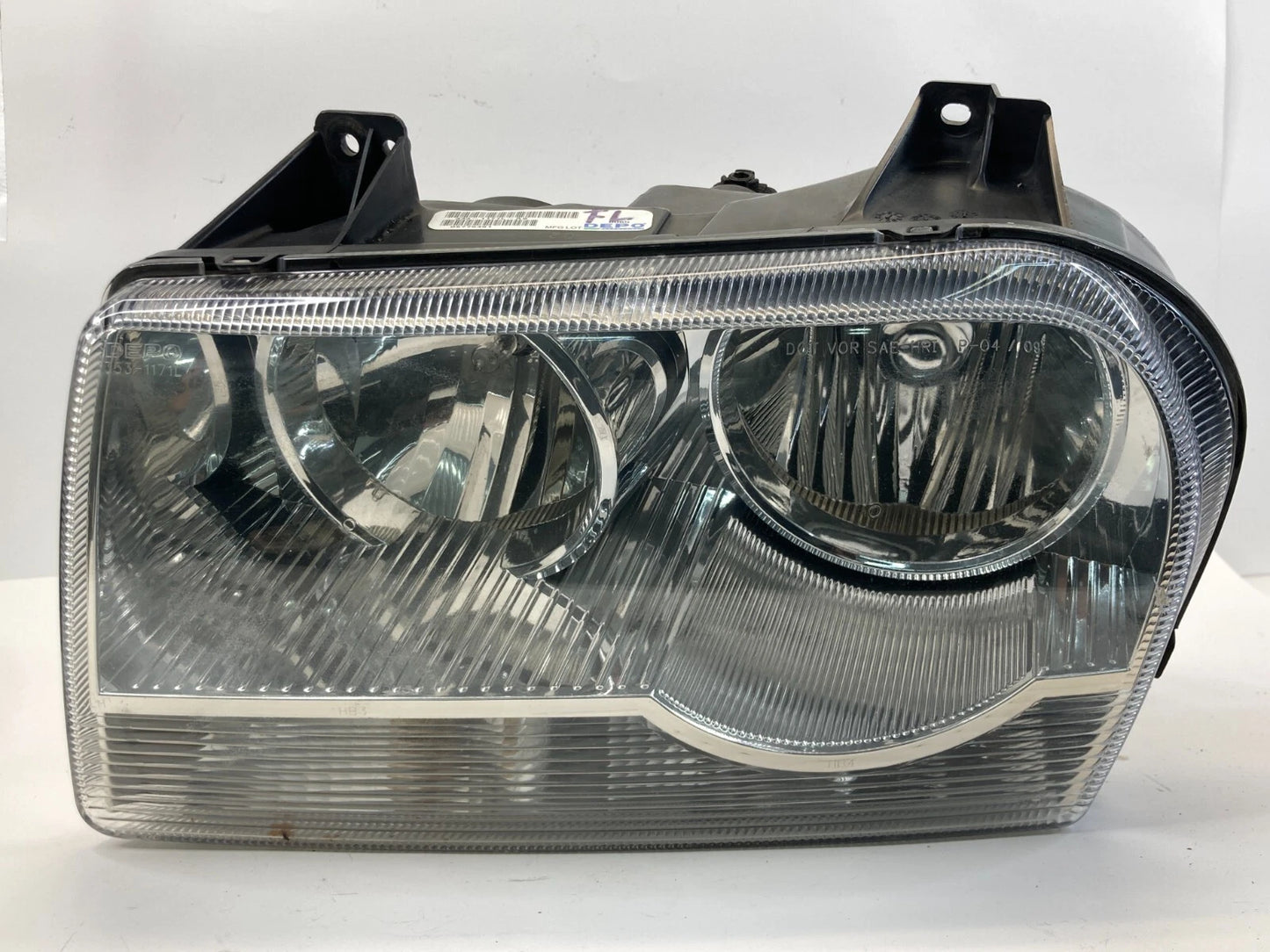 2005-2010 CHRYSLER 300 LEFT DRIVER SIDE HEADLIGHT HEADLAMP HALOGEN AFTER MARKET