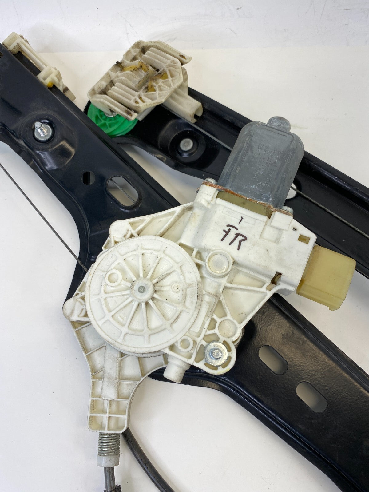 2006 BMW 330xi 330i Front Right Door Power Window Regulator Motor 0130822227