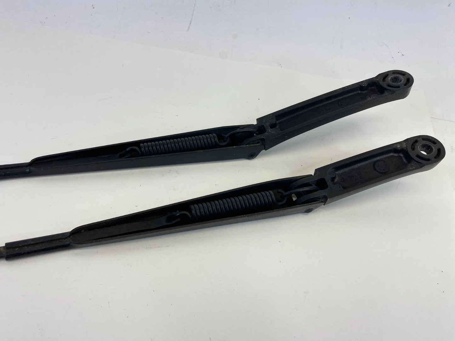 2009-2012 VOLKSWAGEN CC FRONT WINDSHIELD WIPER ARM PAIR DRIVER PASSENGER OEM