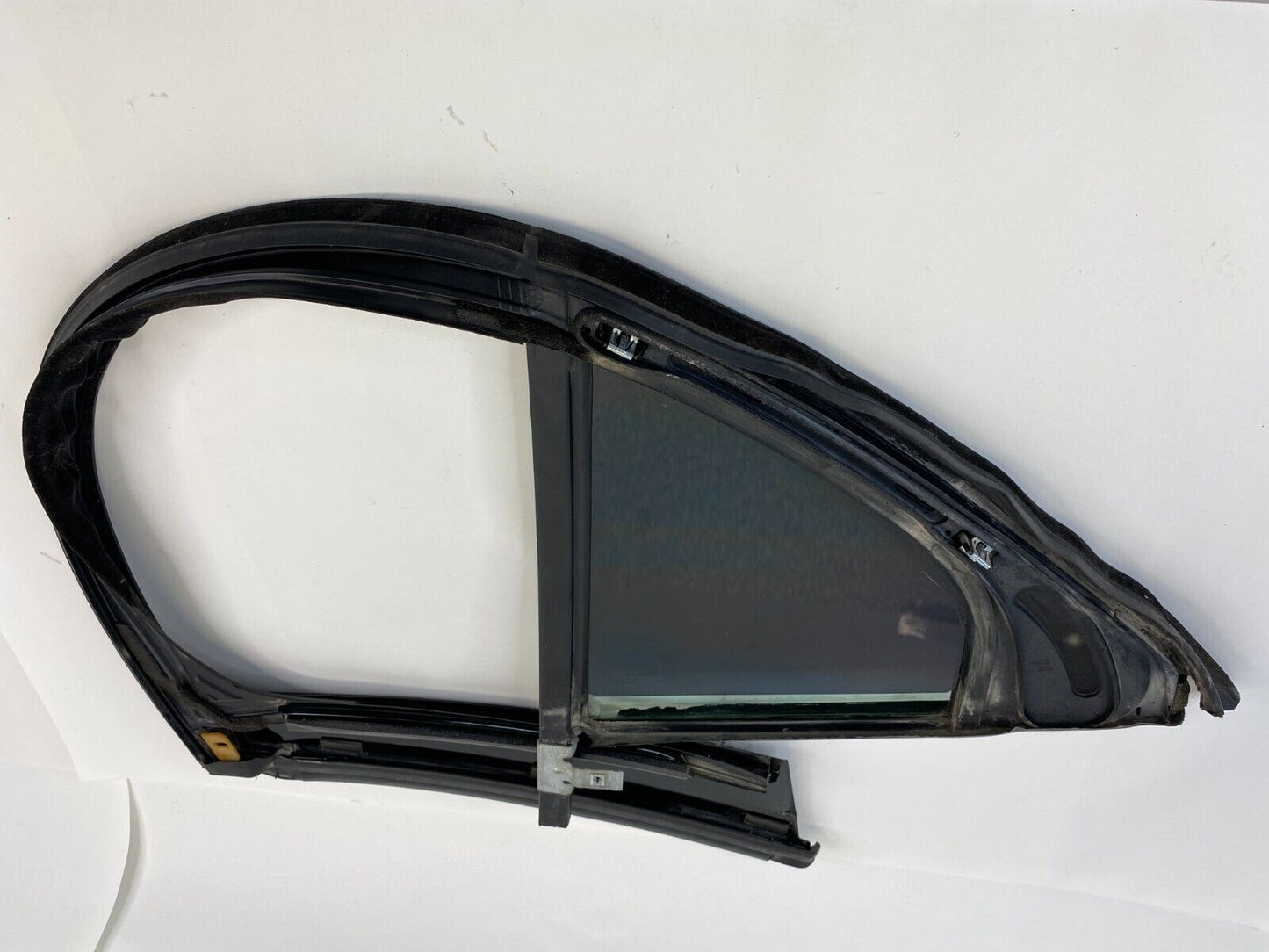 2015 2016 Chevrolet Malibu Rear Rigth Vent Glass Window Weatherstrip 43R-0002S9