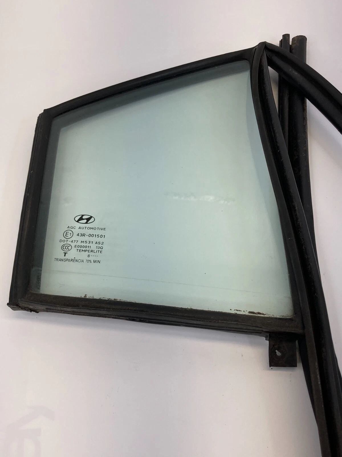 06-11 HYUNDAI ACCENT SEDAN REAR RIGHT SIDE DOOR WINDOW FIXED VENT QUARTER GLASS