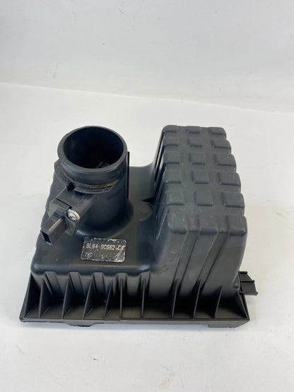 05-07 FORD ESCAPE 2.3L AUTO UPPER AIR CLEANER BOX W MASS AIR SENSOR 5L8U9661AD