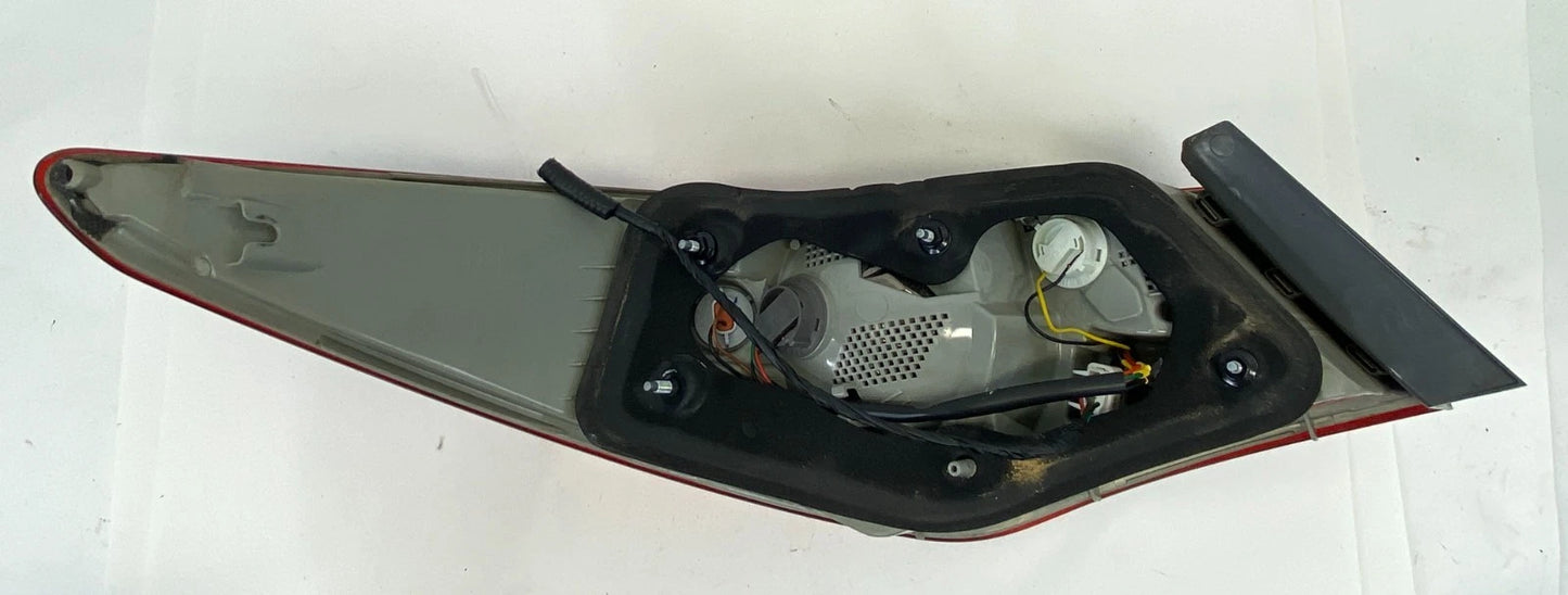 2011-2014 HYUNDAI SONATA TAILLIGHT LAMP RH PASSENGER OUTER OEM FACTORY 92402-3Q