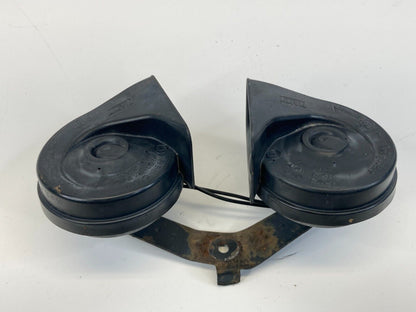 2003 2004 Ford Crown Victoria Dual Note Horn High & Low Note Pair E37042 OEM