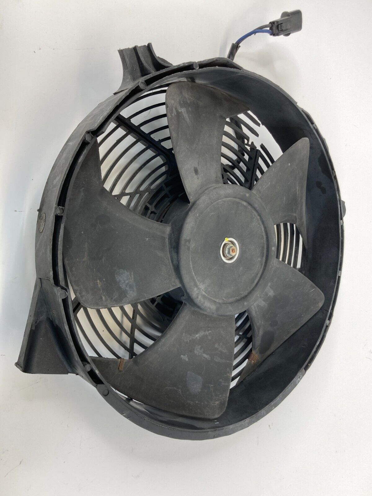 98 99 00 01 02 03 04 Mitsubishi Montero Sport 3.0L AC Condenser Fan Assembly OEM