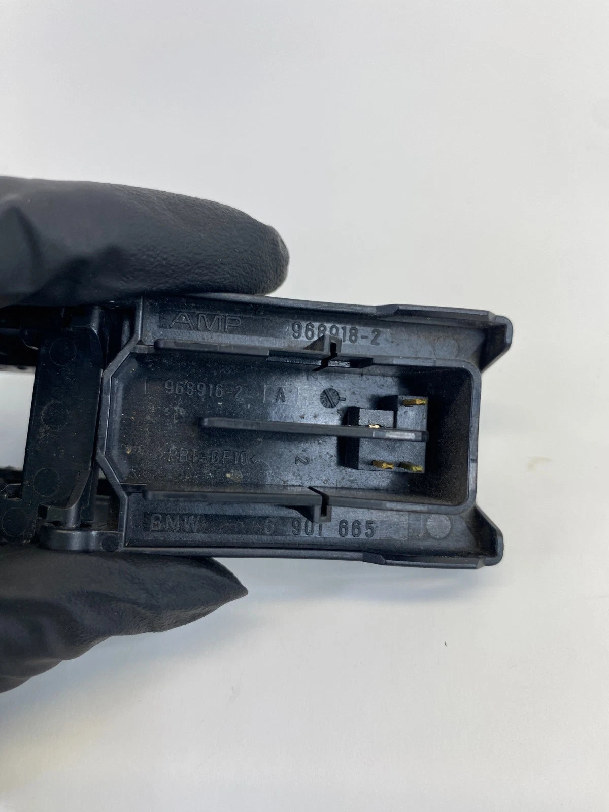 2001 2002 BMW 325I 325XI 330I 330XI DIAGNOSTIC OBD PLUG PORT COVER 6901665 OEM