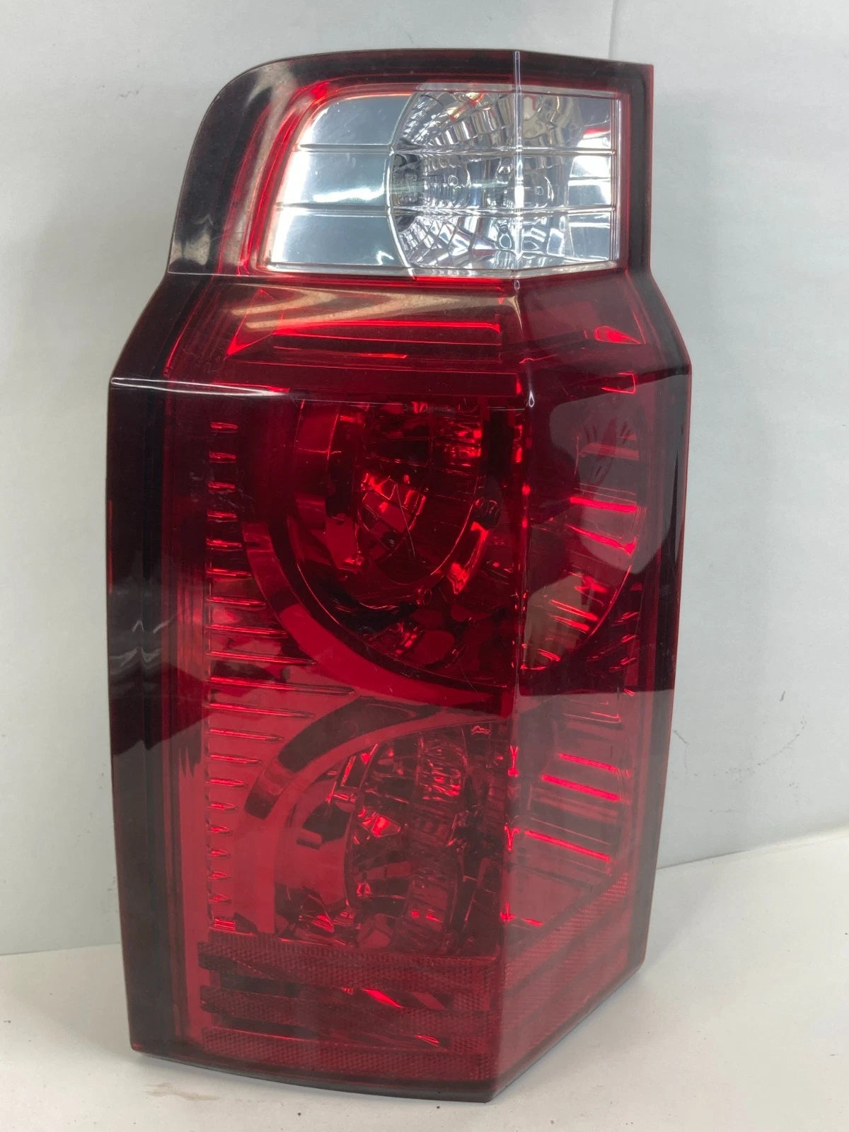 2006-2010 JEEP COMMANDER LEFT SIDE REAR TAILLIGHT LAMP ASSEMBLY REAR BRAKE OEM