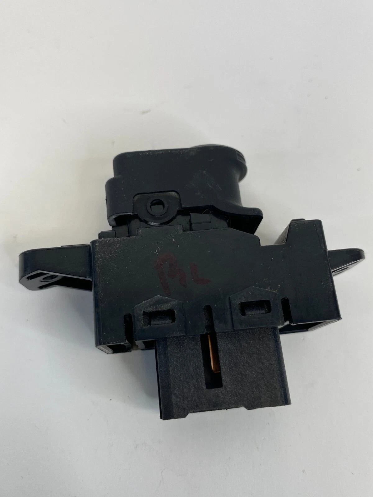 13-17 HYUNDAI ACCENT REAR LEFT SIDE DOOR POWER WINDOW CONTROL SWITCH 93581-1R001