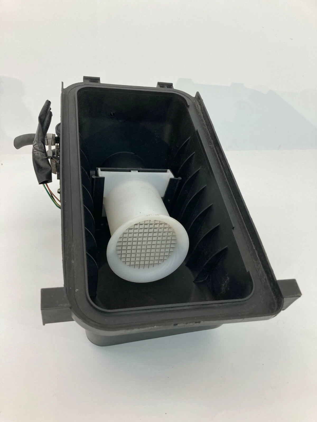 03-08 PONTIAC VIBE AIR INTAKE CLEANER FILTER BOX MASS AIR FLOW SENSOR TOP COVER