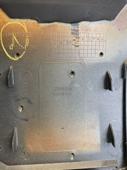 2013-2016 CADILLAC ATS DASH LEFT DRIVER KNEE BOLSTER COVER TRIM BEZEL 22945391