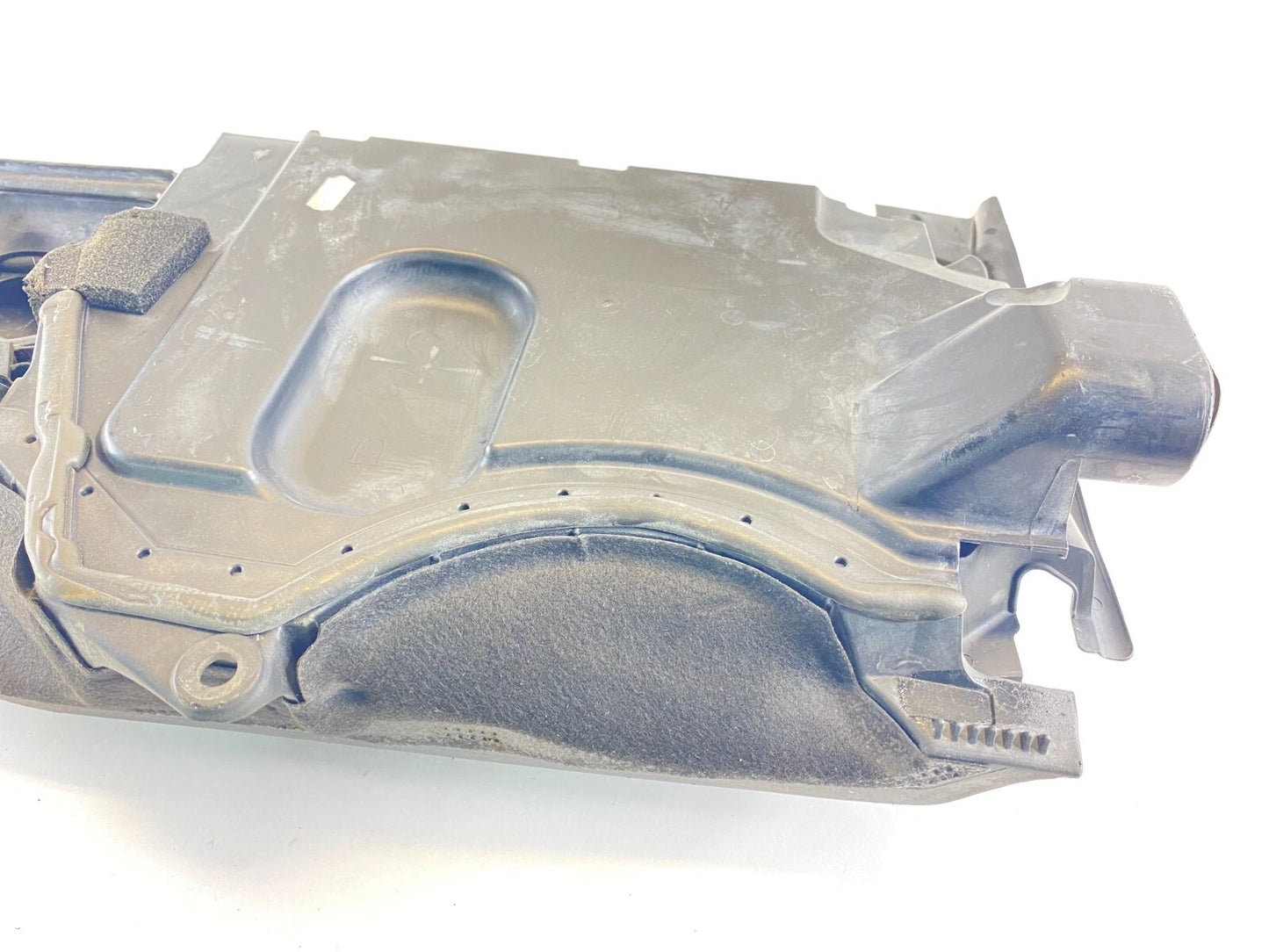 04-07 BMW 530I 525I RIGHT INTAKE MANIFOLD MICROFILTER HOUSING COVER 64316939722