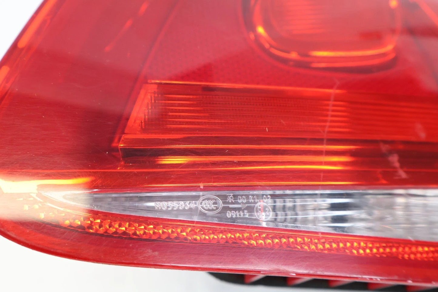 2011-2014 VW VOLKSWAGEN TOUAREG RIGHT TRUNK INNER TAILLIGHT 7P6-945-094-C OEM
