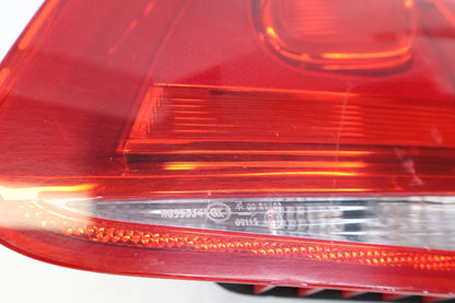 2011-2014 VW VOLKSWAGEN TOUAREG RIGHT TRUNK INNER TAILLIGHT 7P6-945-094-C OEM