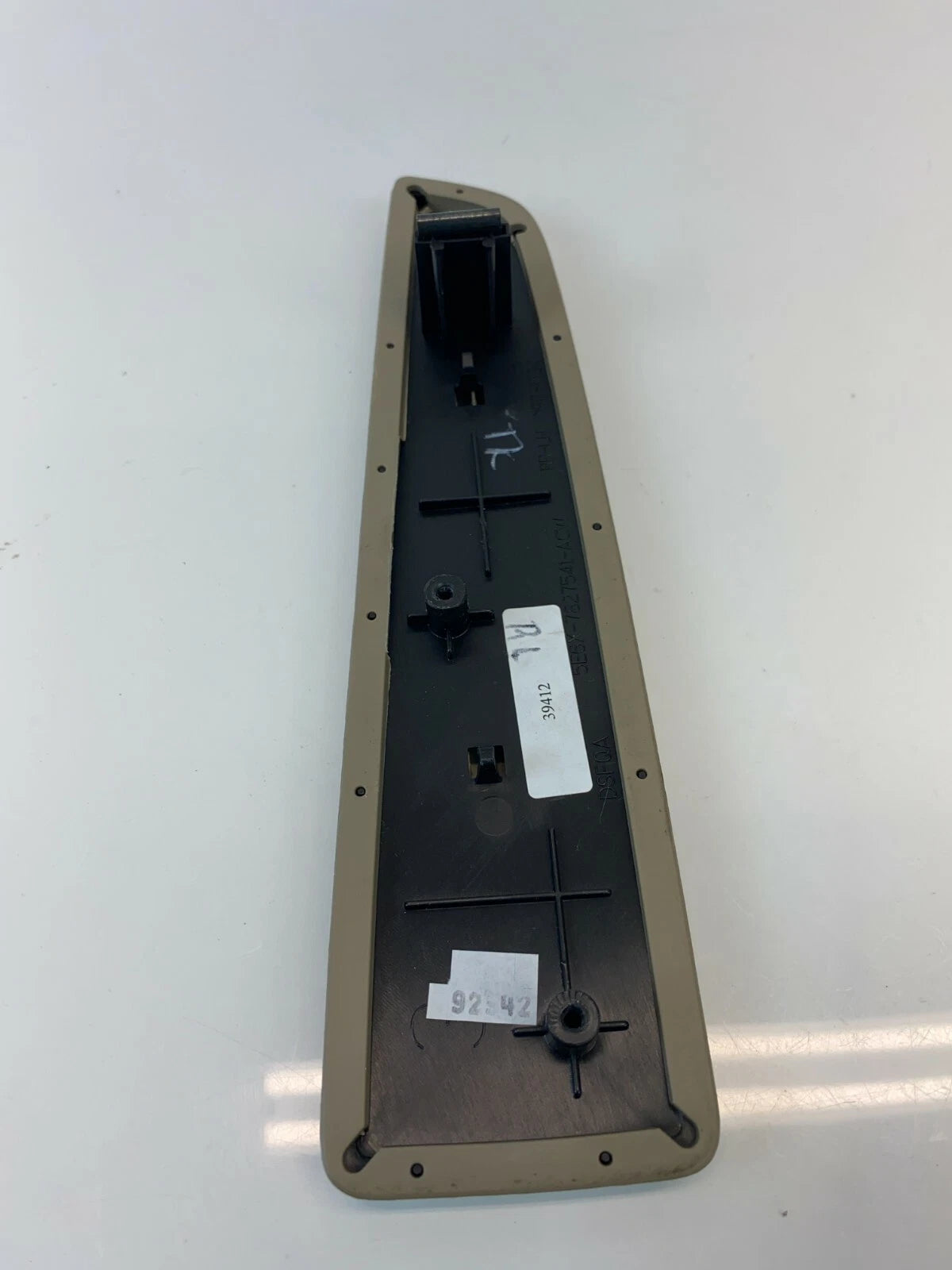 05-07 MERCURY MARINER REAR LEFT DOOR ARMREST PAD BEZEL TRIM PANEL 5E6X-7827541-A