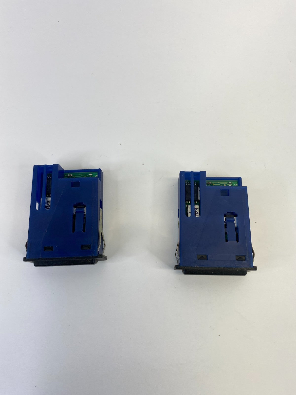 03-09 Range Rover Center Console Left & Right Rear Seat Heater Control Switch