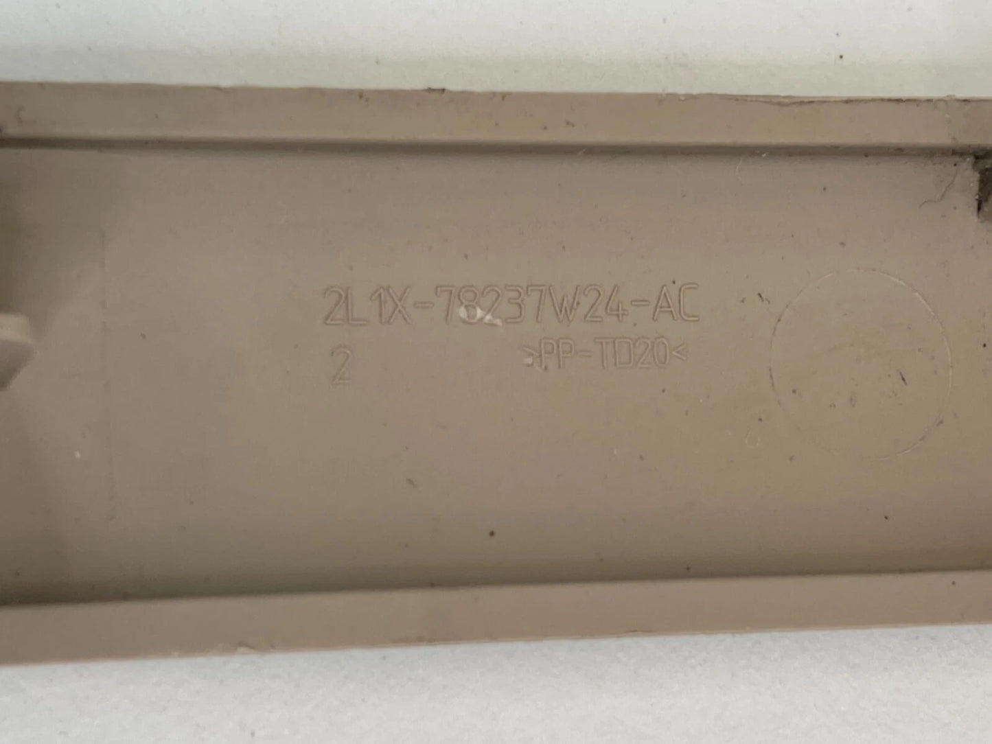 03-06 FORD EXPEDITION FRONT RIGHT DOOR PANEL INTERIOR TRIM COVER 2L1X-78237W24