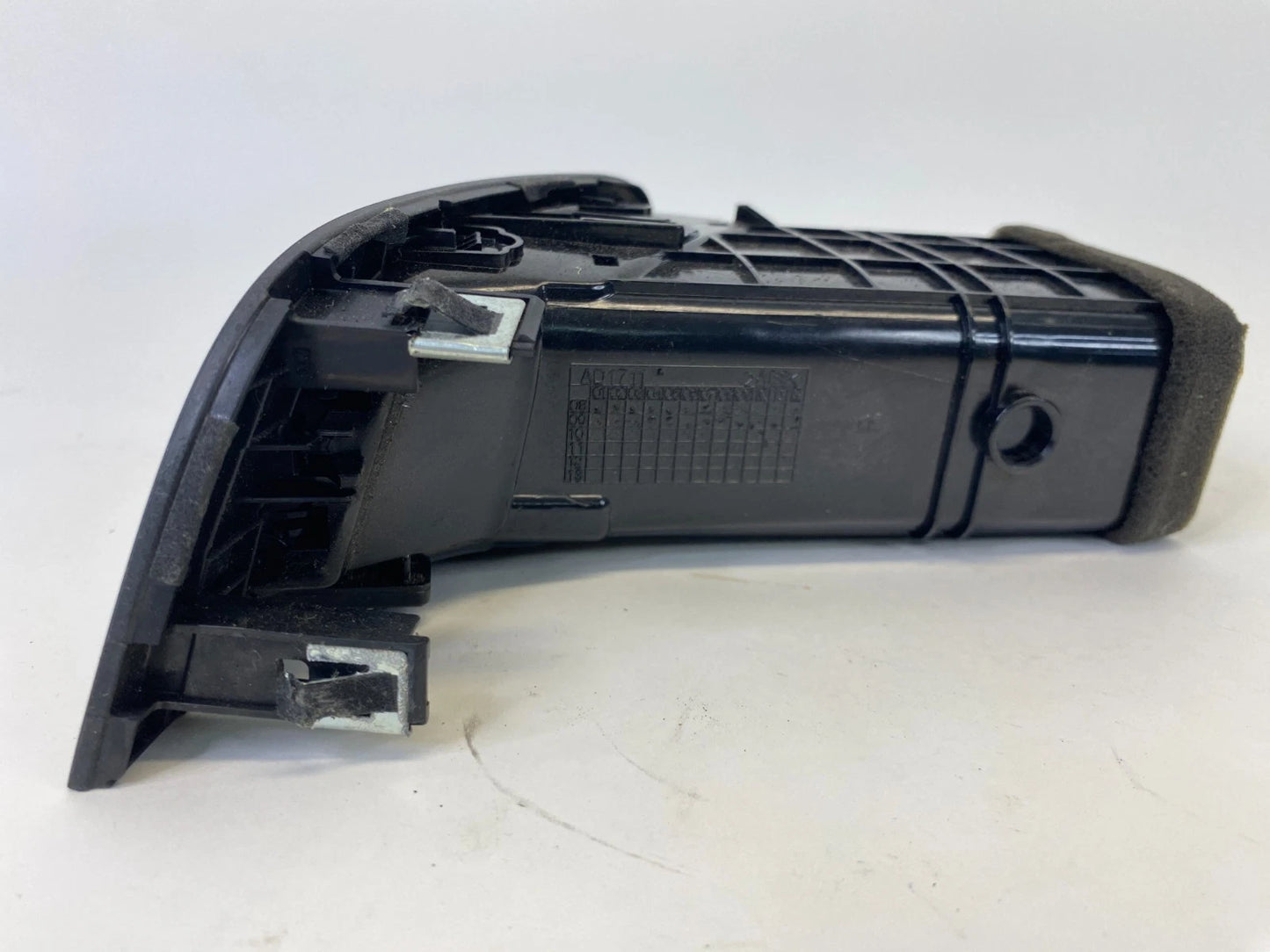 2010-2013 KIA FORTE CENTER DASH MIDDLE RIGHT AC AIR VENT TRIM DUCT GRILL OEM