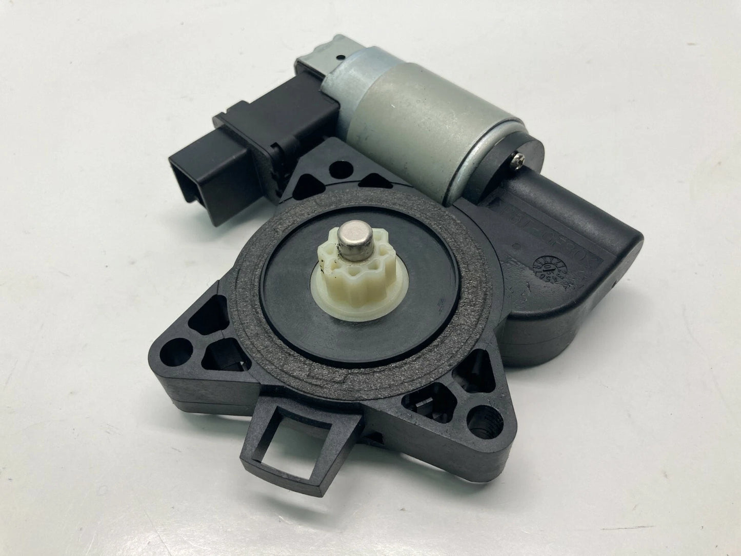 2003-2008 MAZDA 6 2004-2009 MAZDA 3 FRONT RIGHT POWER WINDOW MOTOR GJ6A5858X OEM