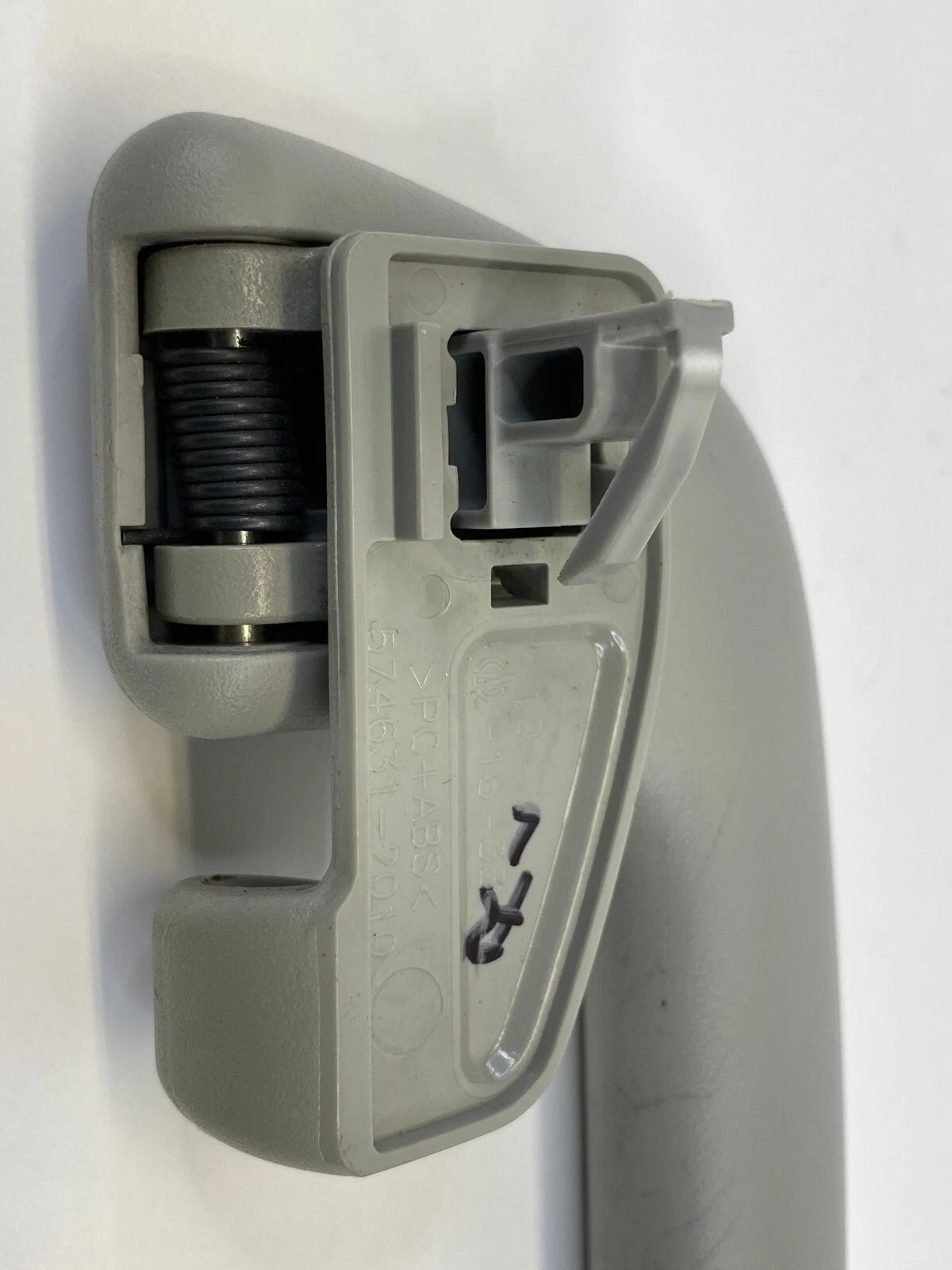 2010-2015 TOYOTA PRIUS REAR LEFT SIDE ROOF INNER GRAB GRIP HANDLE 674683-8010