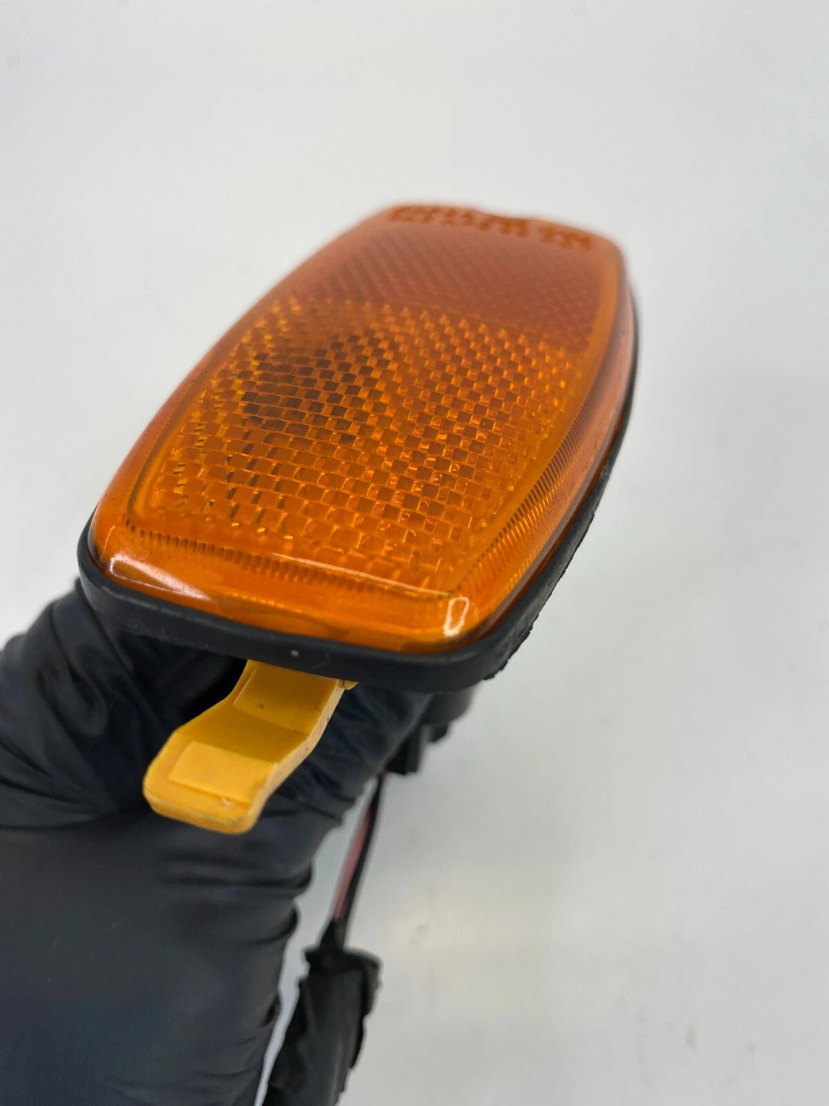 2005-2009 HYUNDAI TUCSON FR RIGHT BUMPER MOUNTED SIDE MARKER LIGHT OEM FACTORY