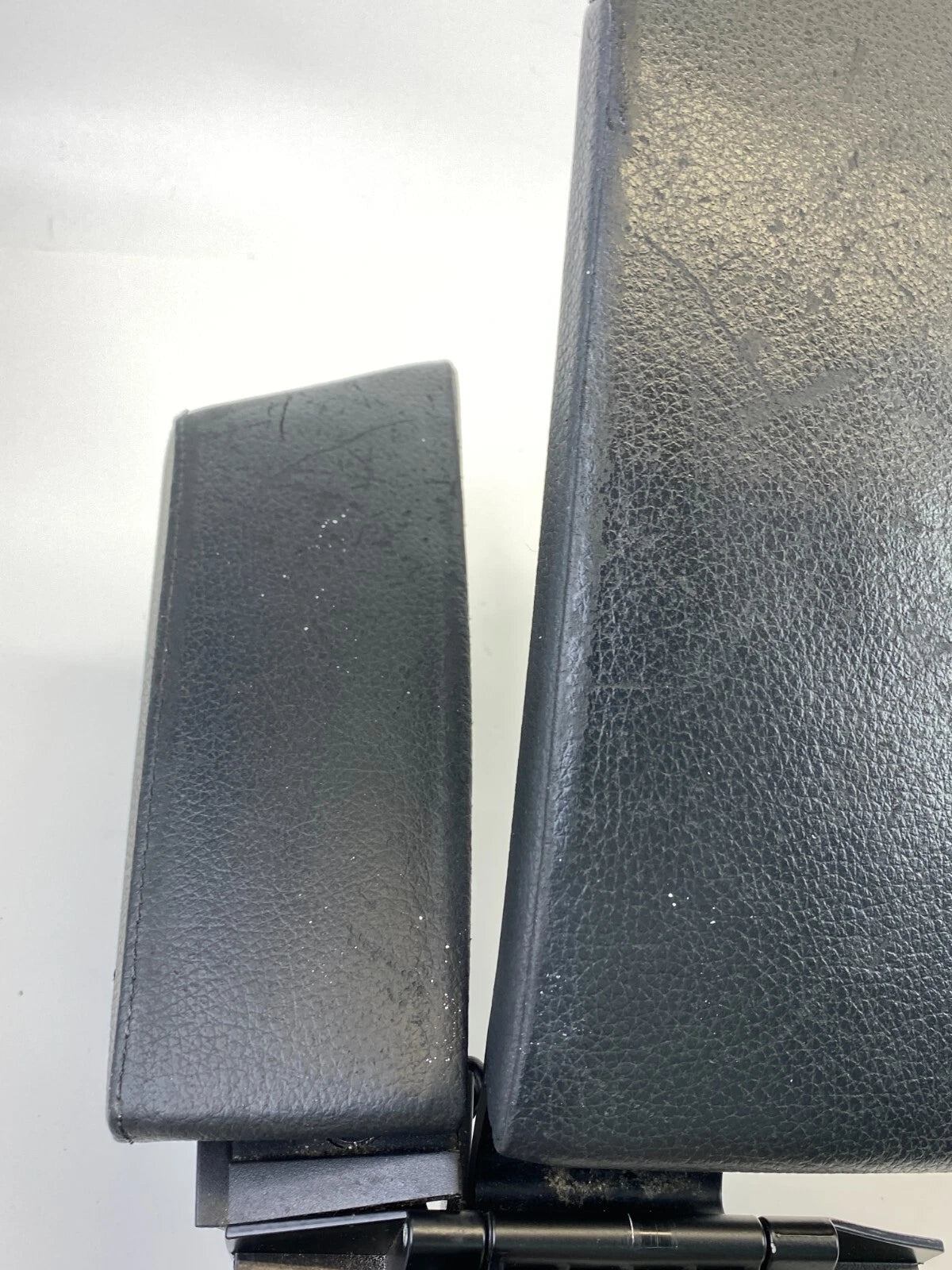 2009 2010 BMW 530I FRONT CENTER CONSOLE ARMREST LID ASSEMBLY 51169144941 OEM