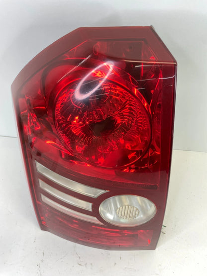 2008-2010 CHRYSLER 300 REAR LEFT DRIVER TAILLIGHT TAIL LAMP ASSY CS286-B000L OEM