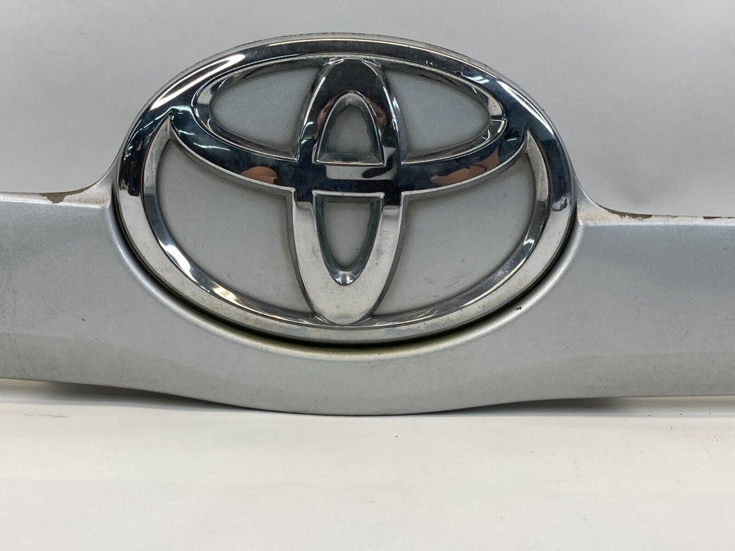 2007-2011 Toyota Camry Sedan Rear Trunk Lid Molding Panel Garnish W/ Emblem OEM