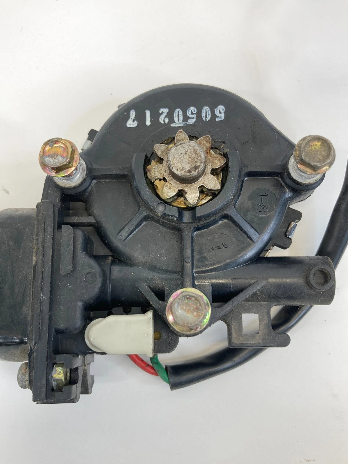 2003-2009 KIA SORENTO REAR LEFT BACK SIDE DOOR WINDOW MOTOR 83450-3E000 OEM