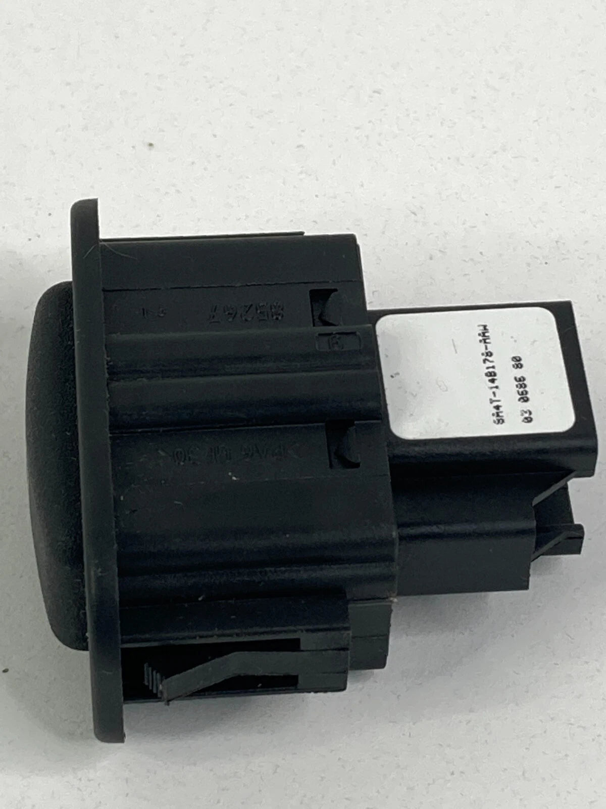 2010-2019 LINCOLN MKT REAR RIGHT SEAT RELEASE ADJUSTER SWITCH BUTTON 8A4T-14B178