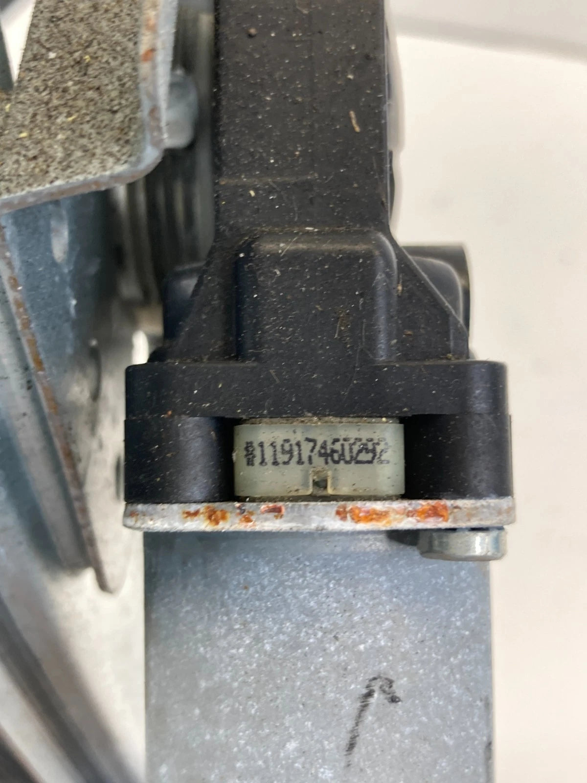 12-17 CHEVROLET EQUINOX REAR LEFT DOOR WINDOW REGULATOR W/MOTOR 98820-J305 OEM