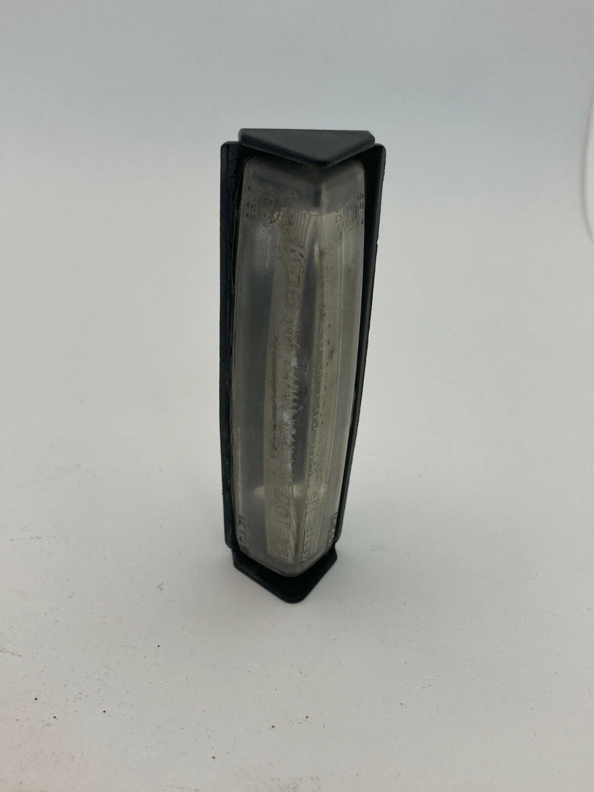 1998-2005 LEXUS GS300 SEDAN RIGHT SIDE TRUNK LICENSE PLATE LIGHT LAMP OEM