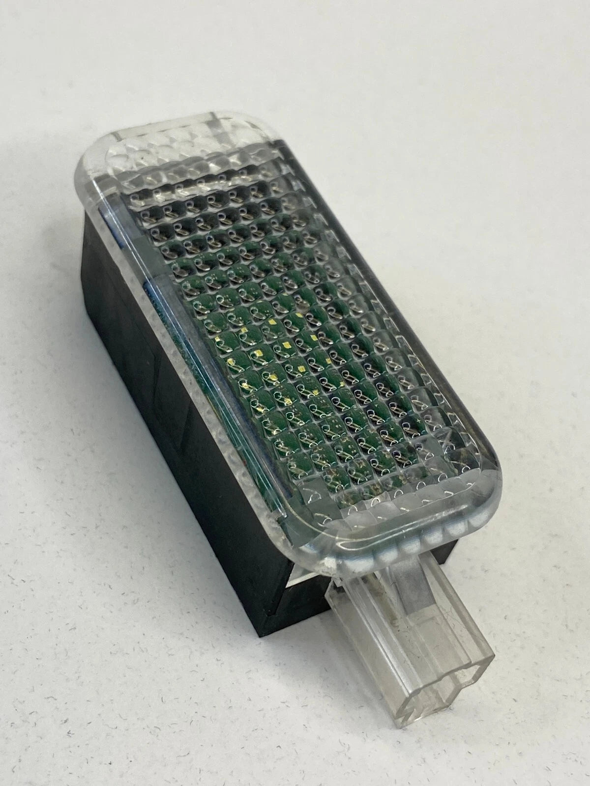 2006-2011 AUDI A6 A6 QUATTRO INTERIOR GLOVE BOX LIGHT COURTESY LAMP 4E0947415
