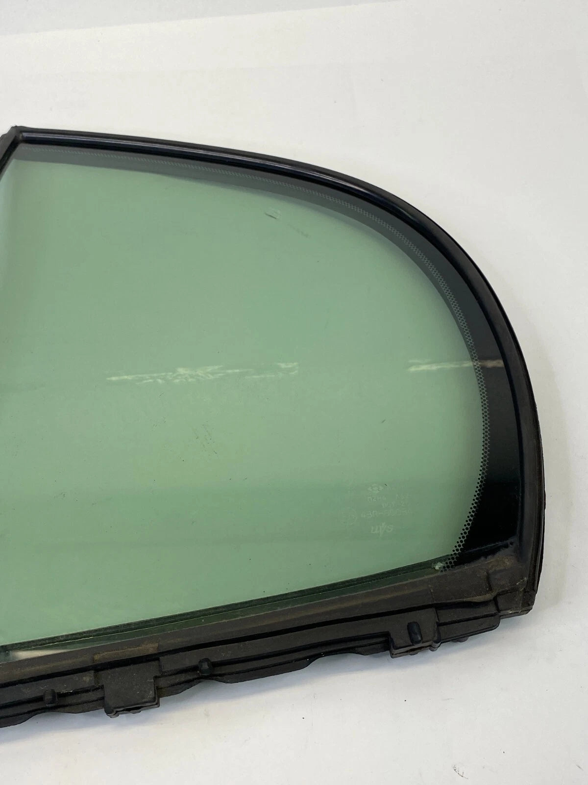 98-05 LEXUS GS300 GS400 REAR LEFT SIDE DOOR VENT QUARTER WINDOW GLASS 6818930100