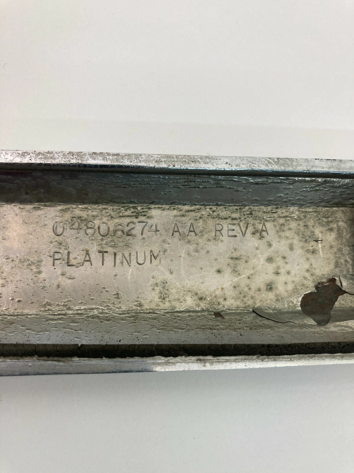 06 07 JEEP GRAND CHEROKEE FRONT RH PASSENGER DOOR LOWER MOLDING 04806274AA OEM