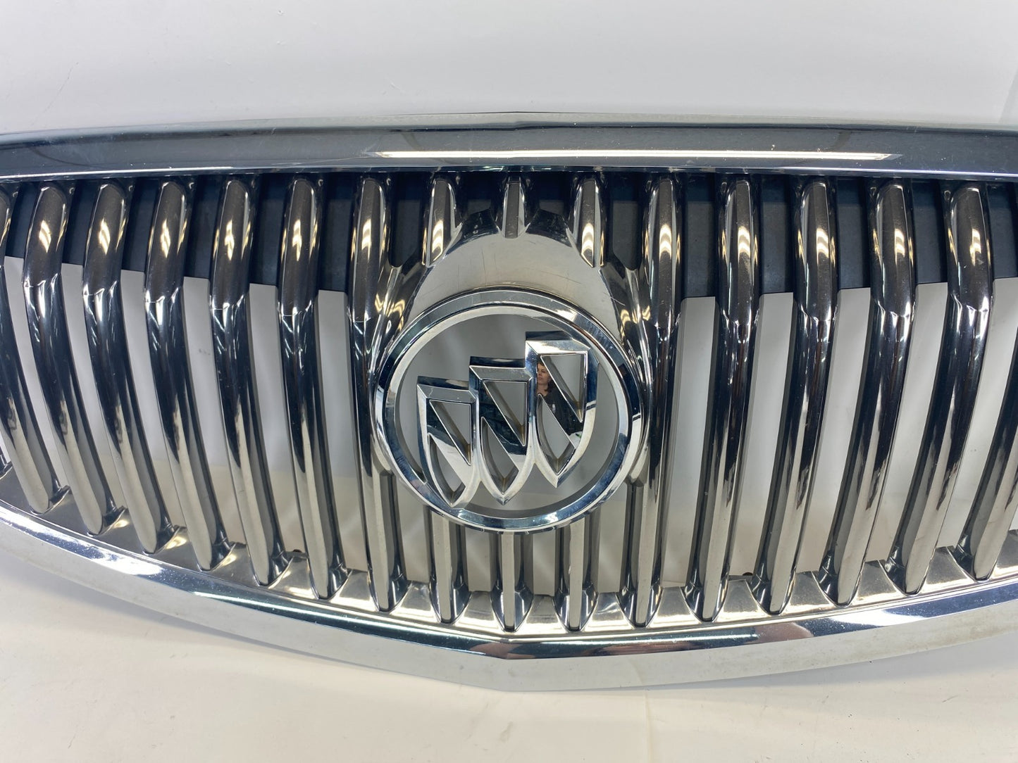 2008-2012 Buick Enclave Front Upper Bumper Center Grill Grille 20828544 OEM