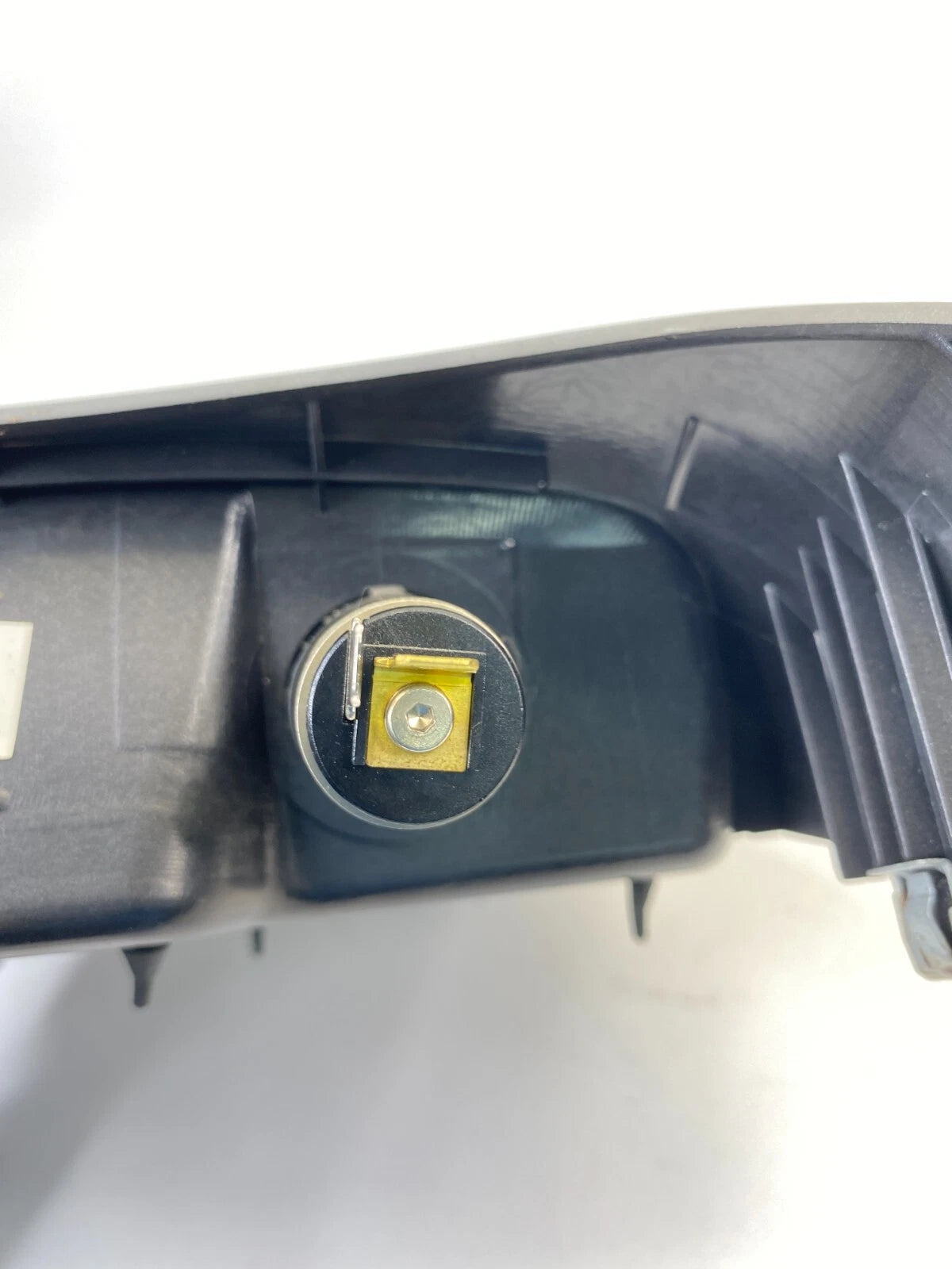 02-04 HYUNDAI SONATA CENTER CONSOLE UPPER TRAY STORAGE POWER OUTLET 84651-3C500